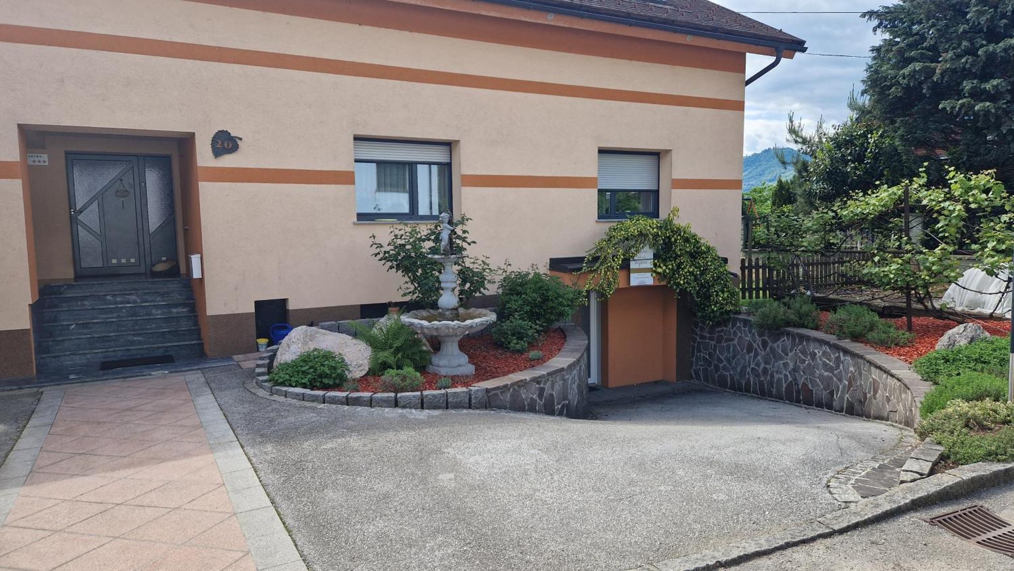 Hisa Bizjak Kranj Buitenkant foto